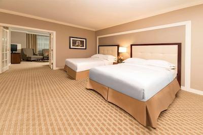 هیلتون ایندیاناپلیز هتل اند سویتز