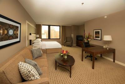 هیلتون ایندیاناپلیز هتل اند سویتز