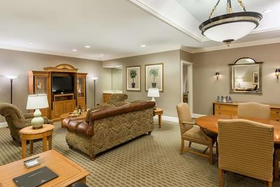 هیلتون ایندیاناپلیز هتل اند سویتز