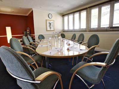 لاورا اشلی د مانر هتل