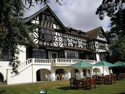 لاورا اشلی د مانر هتل