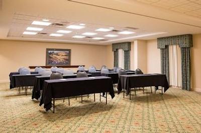 هامپتون این کلومبوز نرد