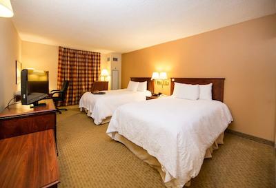 هامپتون این کلومبوز نرد