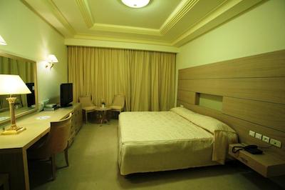 ال مورادی تزور