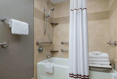 هیلتون چارلت ونیورسیتی پلاس