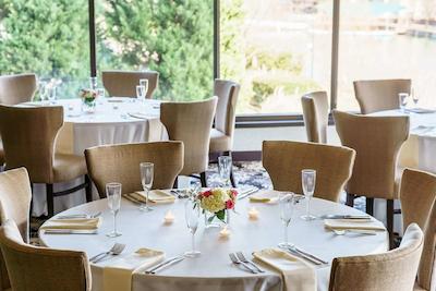 هیلتون چارلت ونیورسیتی پلاس