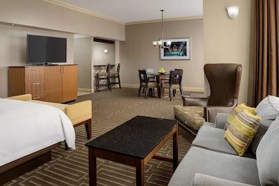 هیلتون چارلت ونیورسیتی پلاس