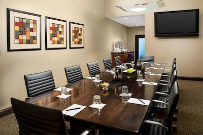 هیلتون چارلت ونیورسیتی پلاس