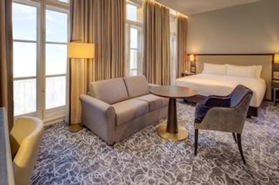 هیلتون اوستون