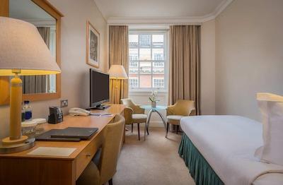 هیلتون اوستون