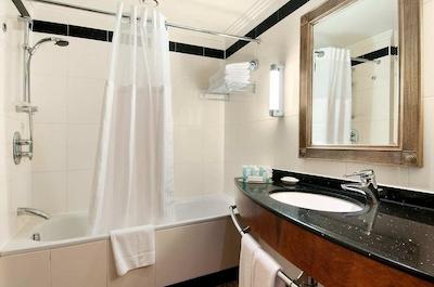 هیلتون اوستون