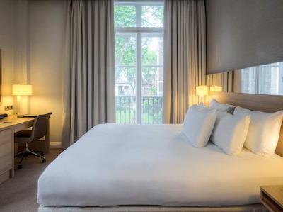 هیلتون اوستون