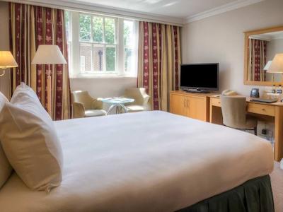 هیلتون اوستون