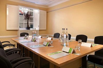 هیلتون اوستون