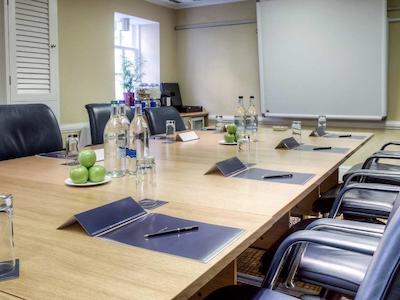 هیلتون اوستون