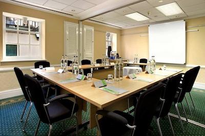 هیلتون اوستون