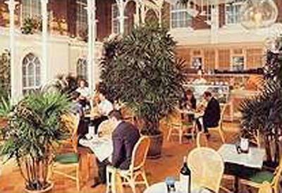 هیلتون اوستون