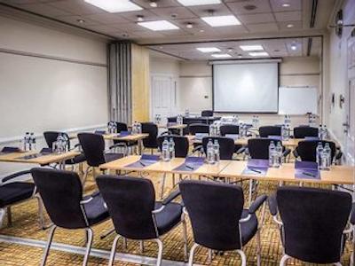 هیلتون اوستون