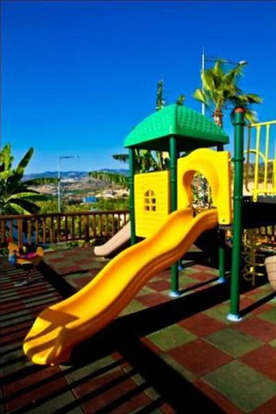 دئو سانست ب هلید ویلیج