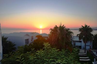 دئو سانست ب هلید ویلیج