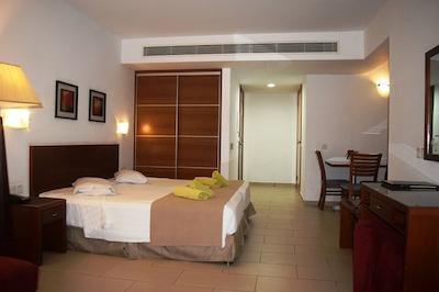 دئو سانست ب هلید ویلیج