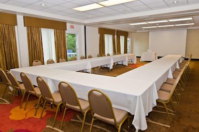 هیلتون گاردن این لویسویل ایست