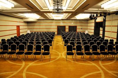 نیزا پارک اوتل