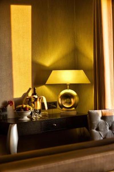 نیزا پارک اوتل