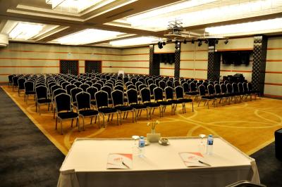 نیزا پارک اوتل