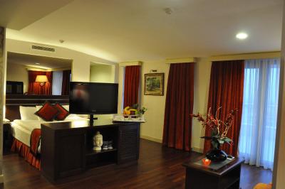 نیزا پارک اوتل