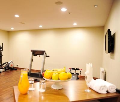 نیزا پارک اوتل