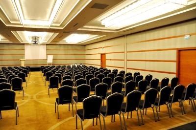 نیزا پارک اوتل