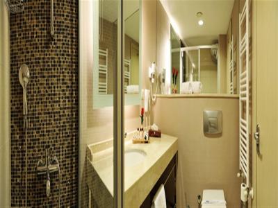 نیزا پارک اوتل