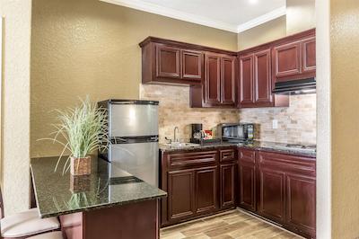 کمفرت سویتز هوستون ایاه آیرپرت-بلتو 8