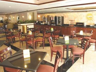 لا کوینتا این اند سویتز تامپا سنترال