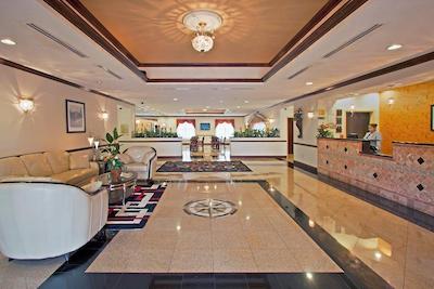 لا کوینتا این اند سویتز تامپا سنترال