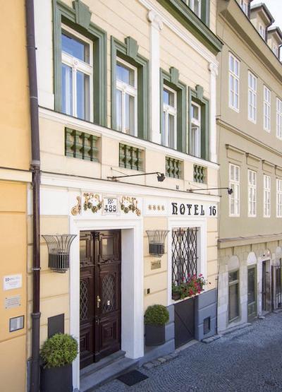 هتل 16