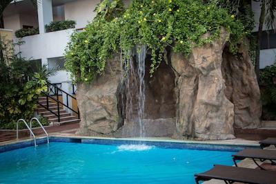 بست وسترن هتل پسادا فریمان زنا درادا