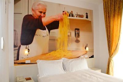 هتل سُورانا