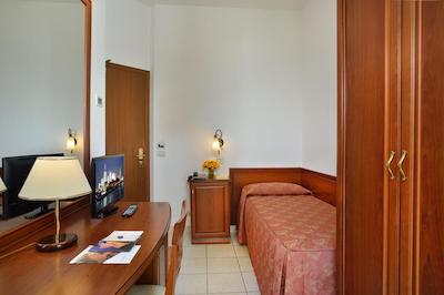 هتل سُورانا