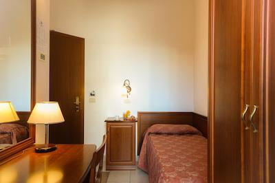 هتل سُورانا