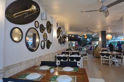 تونز بیچ هتل