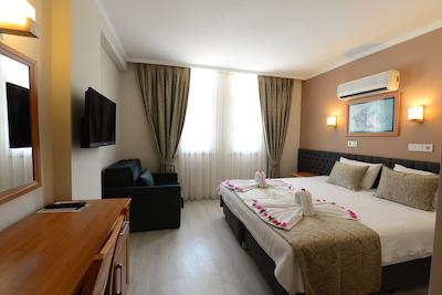 تونز بیچ هتل