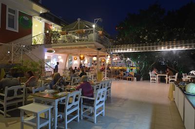 تونز بیچ هتل