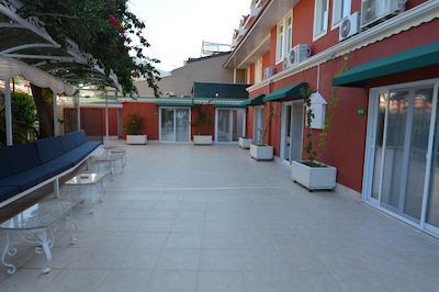 تونز بیچ هتل