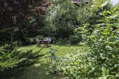 جاجلو بوسینز هتل