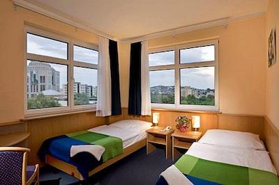 جاجلو بوسینز هتل