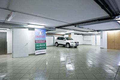 جاجلو بوسینز هتل