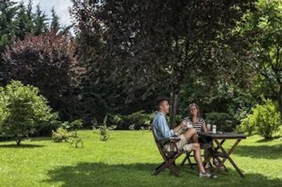 جاجلو بوسینز هتل