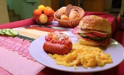 جاجلو بوسینز هتل